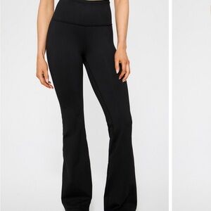 Fabletics Boost Powerhold High Waisted Flare Leggings Medium Short NWT